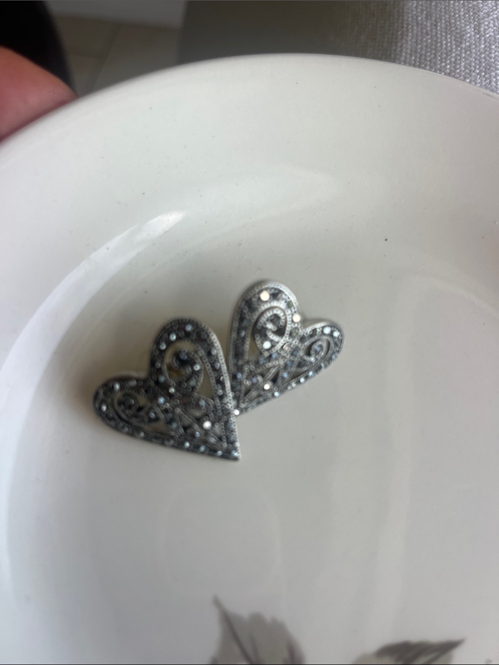 Vintage heart shaped stud earrings 925 with marcasite stones. 1" - Picture 2 of 6